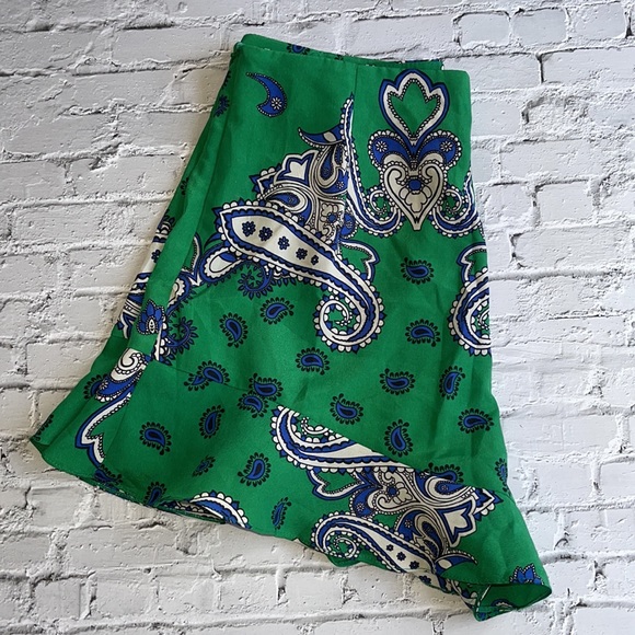 ZARA | Emerald green dainty ruffle hem paisley print shorts - Picture 6 of 6